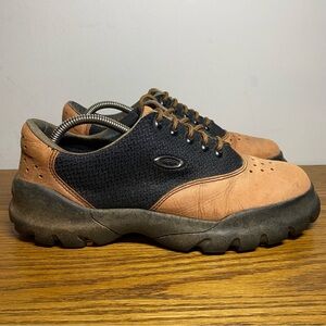 Rare Vintage Oakley Mens Two Toned Brown Black Leather Golf Shoes
Size 9.5